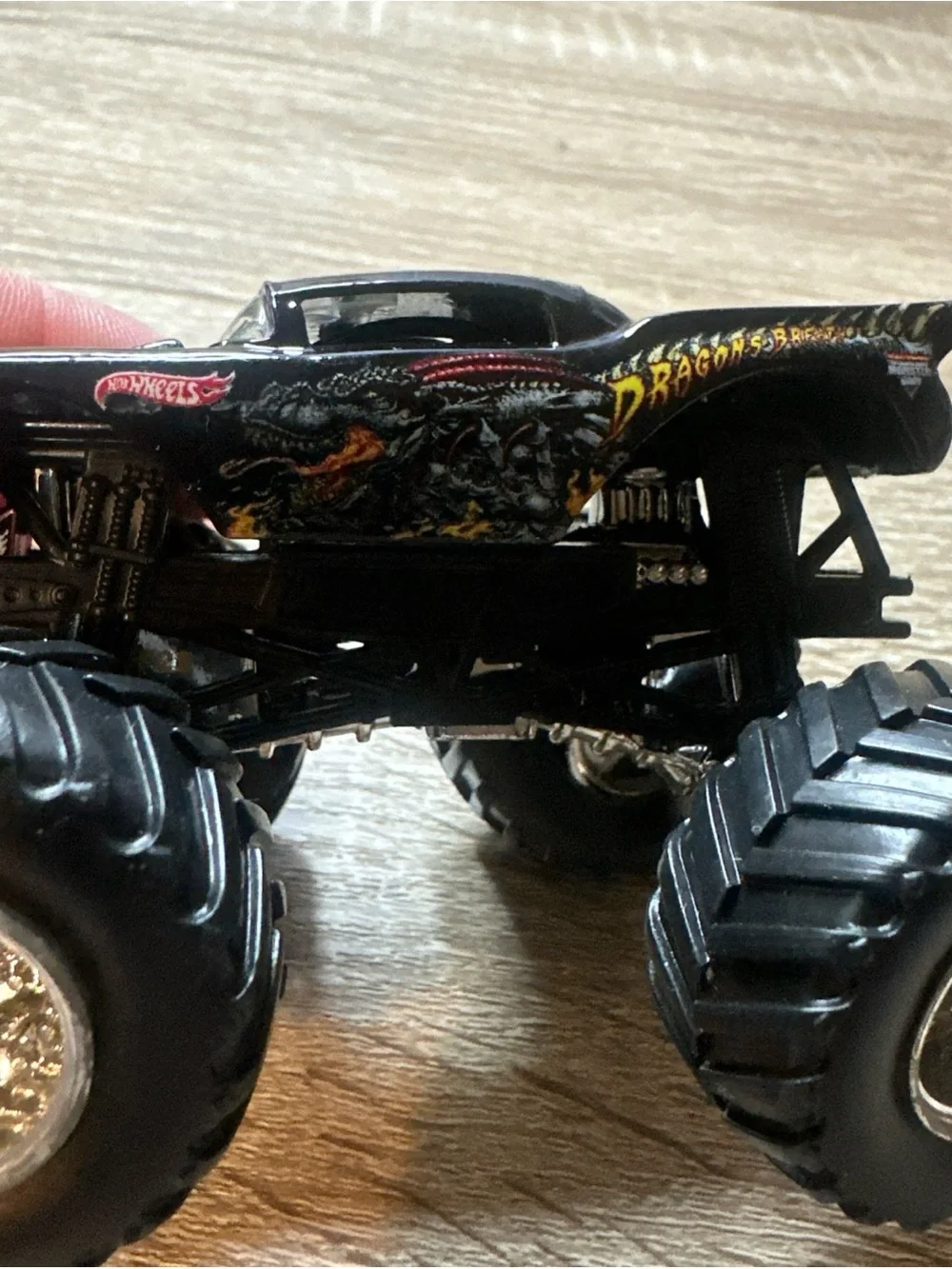 Hot Wheels Monster Jam Monster Truck  Dragons Breath 1:64